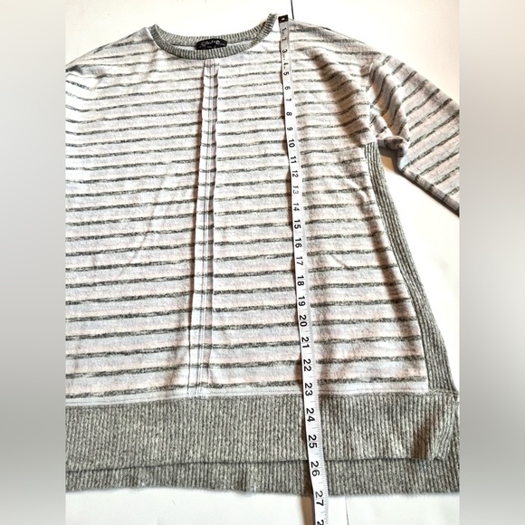 Charlie B Striped Gray and White w Pastel Colors Women’s Sweater Size Small - Picture 10 of 16
